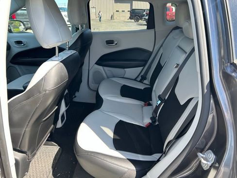 Used 2020 Jeep Compass Latitude AWD/4WD image 5