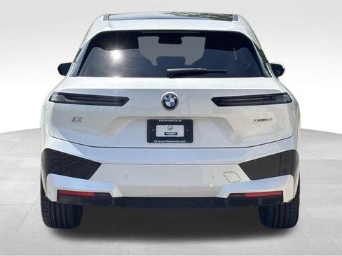 Used 2022 BMW iX xDrive50 w/ Premium Package AWD/4WD image 8