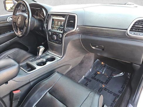Used 2018 Jeep Grand Cherokee Overland image 30