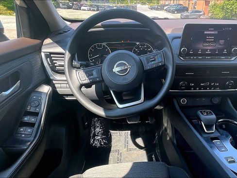 Used 2022 Nissan Rogue SV FWD image 6