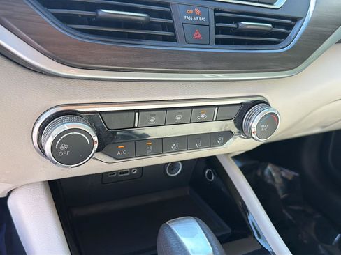Used 2024 Nissan Altima 2.5 SV AWD/4WD image 27