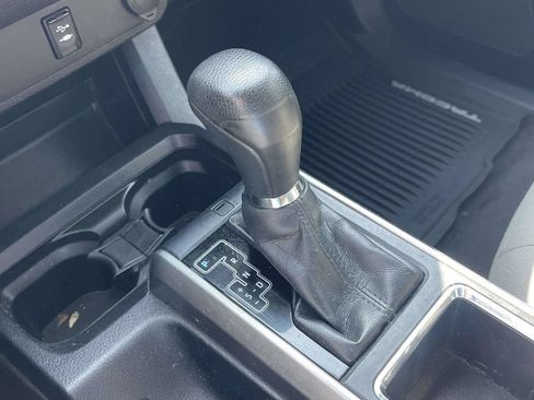 Used 2017 Toyota Tacoma SR5 w/ Tow Package AWD/4WD image 33