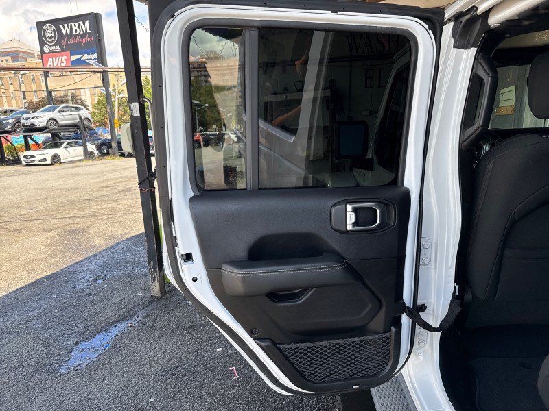 Used 2019 Jeep Wrangler Unlimited Sahara AWD/4WD image 13