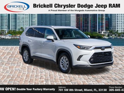 Used 2024 Toyota Grand Highlander XLE FWD image 3