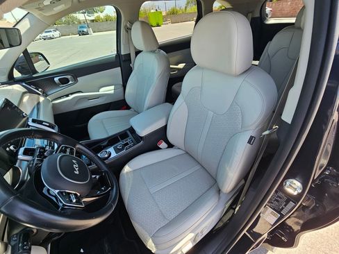 Used 2022 Kia Sorento S FWD image 11