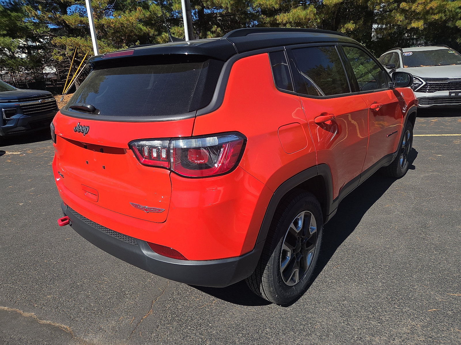 Used 2018 Jeep Compass Trailhawk w/ Leather Interior Group AWD/4WD image 3