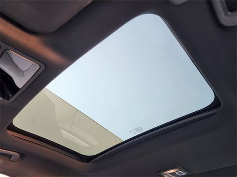 Used 2024 Jaguar XF R-Dynamic SE image 20