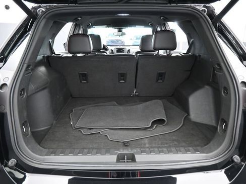Used 2023 Chevrolet Equinox RS FWD image 33