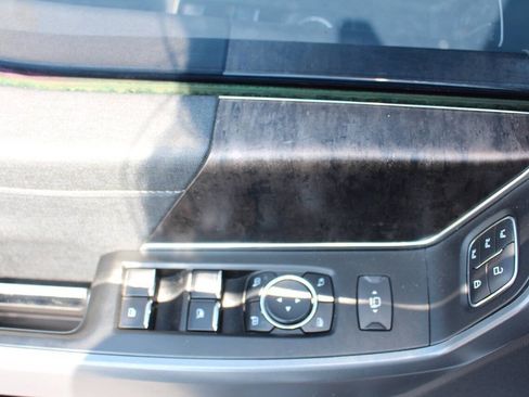 Used 2023 Ford F350 Lariat w/ Sport Appearance Package AWD/4WD image 11