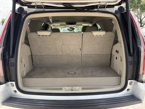 Used 2016 Cadillac Escalade Luxury RWD image 31