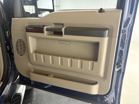 Used 2010 Ford F250 Lariat image 16