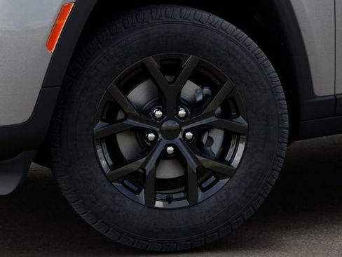 New 2026 Jeep Grand Cherokee Altitude image 8