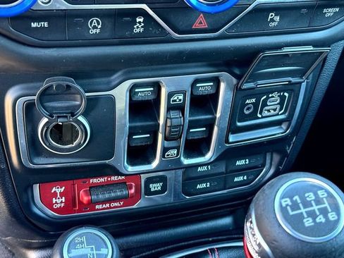 Used 2018 Jeep Wrangler Unlimited Rubicon w/ Dual Top Group image 19