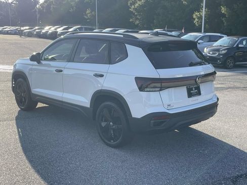 New 2026 Volkswagen Taos SE FWD image 4
