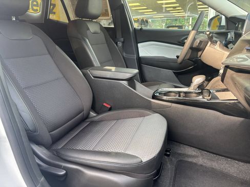 Used 2025 Chevrolet Trax LT FWD image 27