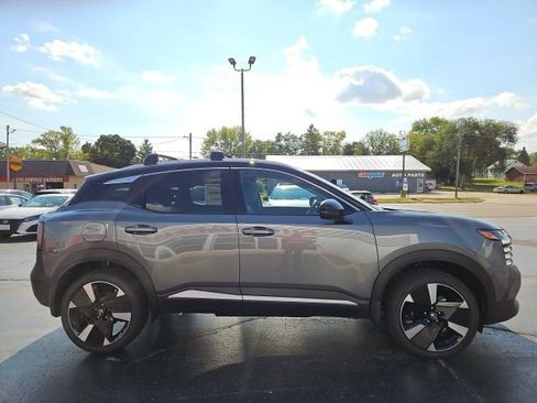 New 2026 Nissan Kicks SR w/ Cold Weather Package AWD/4WD image 10