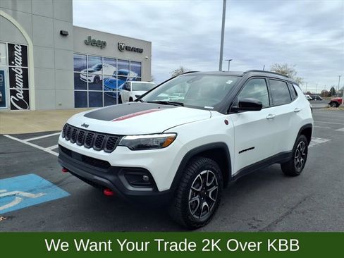 Used 2025 Jeep Compass Trailhawk w/ Trailhawk Elite Group image 2