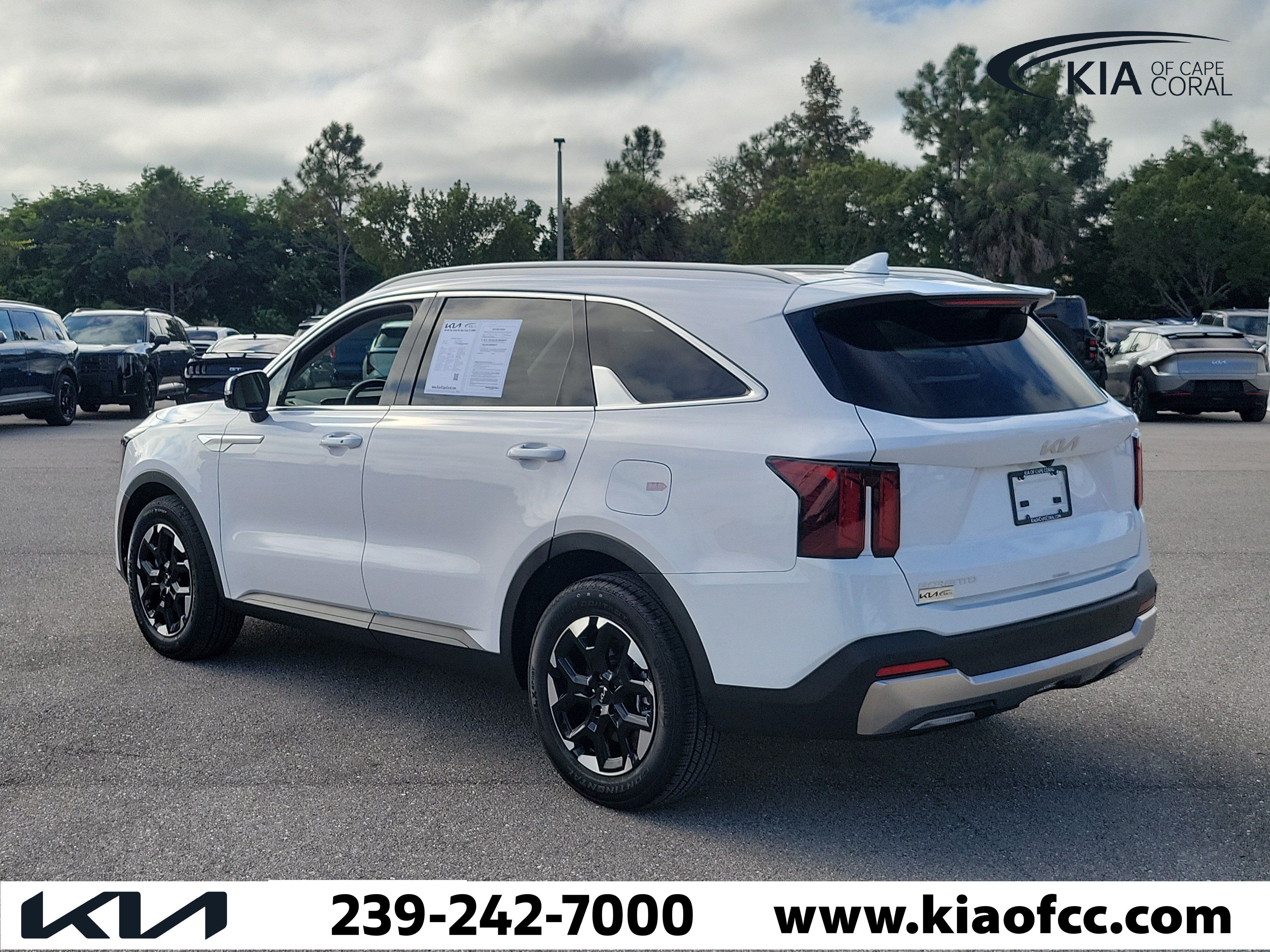 Certified 2025 Kia Sorento S w/ Panoramic Sunroof Package FWD image 4