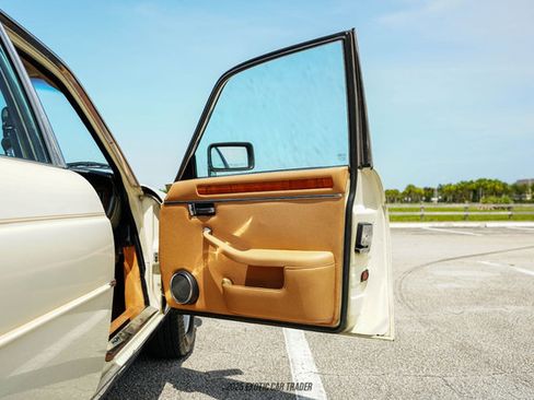 Used 1987 Jaguar XJ6 RWD image 26