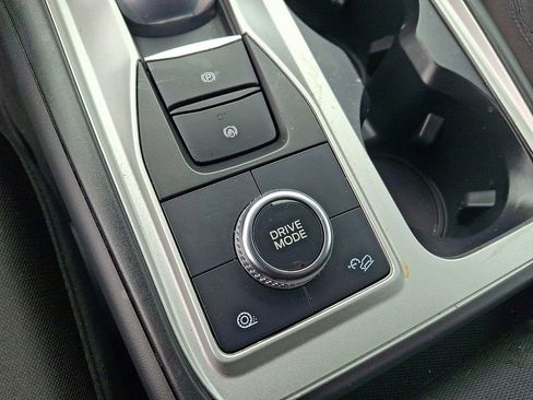 Used 2023 Ford Explorer XLT image 25