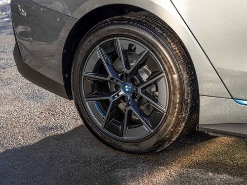 Used 2024 BMW i4 xDrive40i image 9