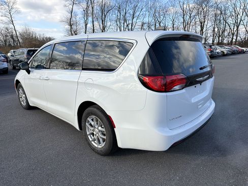 New 2026 Chrysler Voyager LX image 5