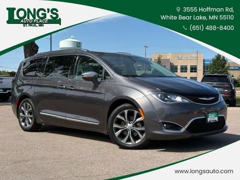 Used 2017 Chrysler Pacifica Limited FWD image 1