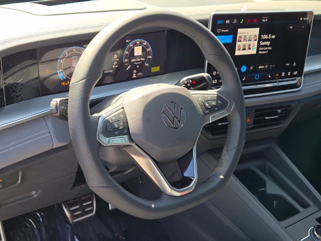 New 2026 Volkswagen Tiguan SE R-Line FWD image 11