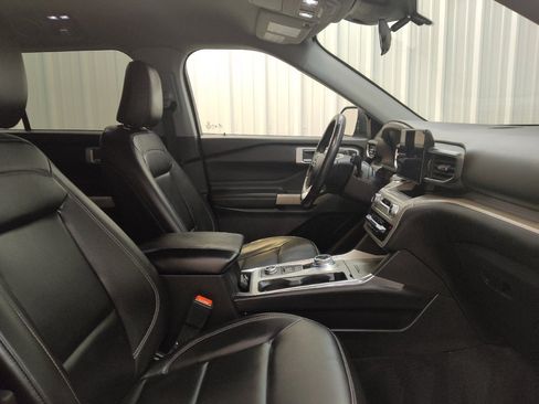 Used 2022 Ford Explorer XLT w/ Equipment Group 202A AWD/4WD image 21
