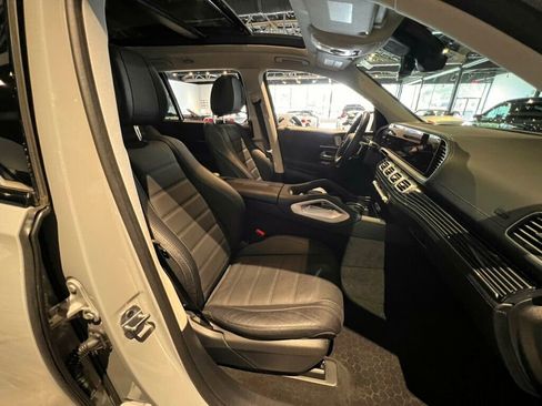 Used 2024 Mercedes-Benz GLS 580 4MATIC image 32