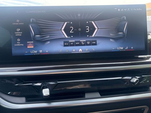 Used 2026 BMW X7 xDrive40i w/ M Sport Package AWD/4WD image 18