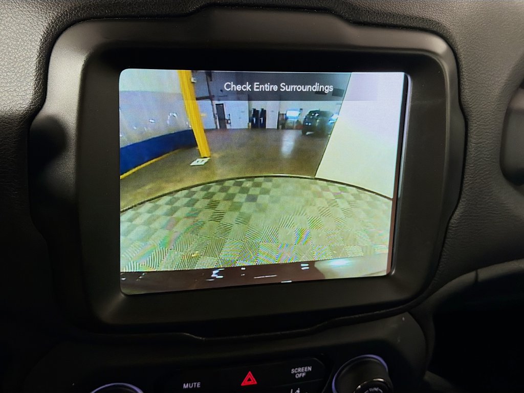 Used 2023 Jeep Renegade Latitude AWD/4WD image 14