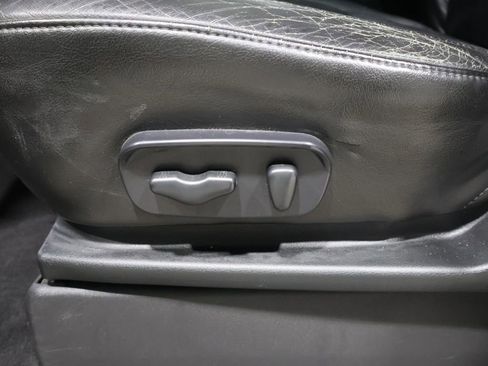 Used 2011 Nissan Titan SL w/ SL Technology Pkg image 12