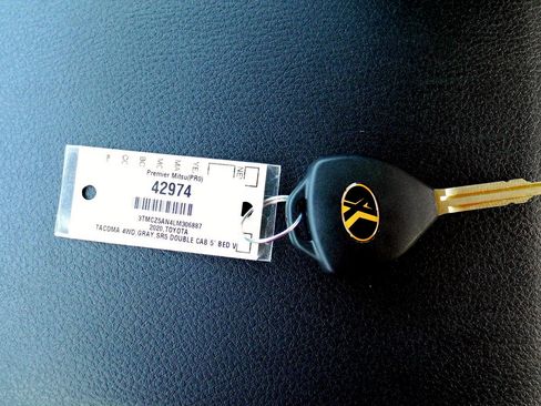 Used 2020 Toyota Tacoma SR5 w/ Technology Package image 29