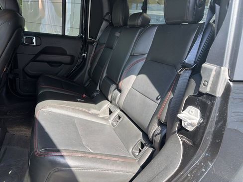 Used 2022 Jeep Gladiator Rubicon w/ Cold Weather Group image 16