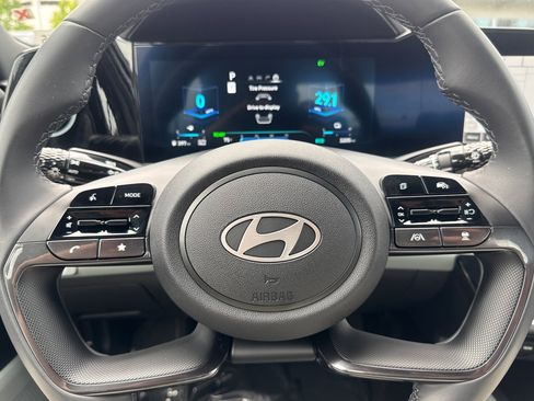 Used 2025 Hyundai Elantra Limited FWD image 11