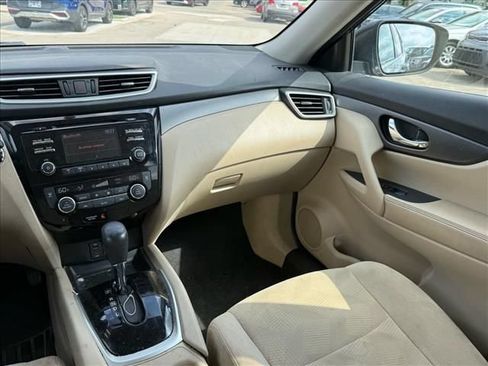 Used 2016 Nissan Rogue SV w/ SV Family Package FWD image 9