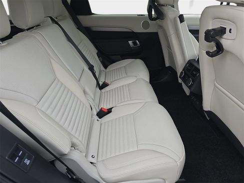 New 2026 Land Rover Discovery Limited Edition image 11