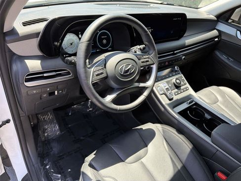 Used 2024 Hyundai Palisade SEL FWD image 2