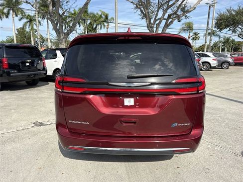 Used 2021 Chrysler Pacifica Touring-L image 24