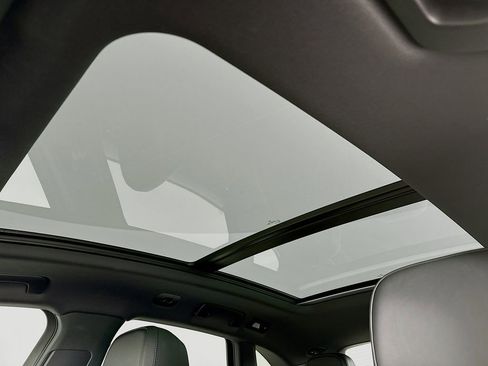 Certified 2025 Porsche Macan image 23