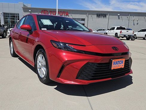 Used 2025 Toyota Camry LE AWD/4WD image 4