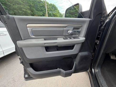 Used 2016 RAM 1500 Classic SLT RWD image 12