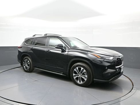 Used 2026 Toyota Highlander XLE image 4