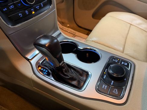 Used 2018 Jeep Grand Cherokee Overland image 48