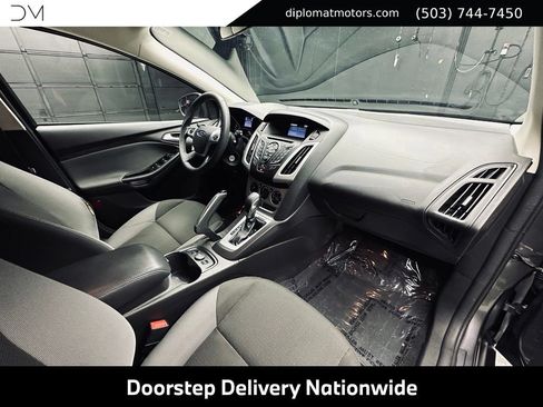 Used 2014 Ford Focus SE w/ SE Winter Package FWD image 19