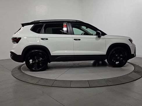 Certified 2026 Volkswagen Taos SE AWD/4WD image 6