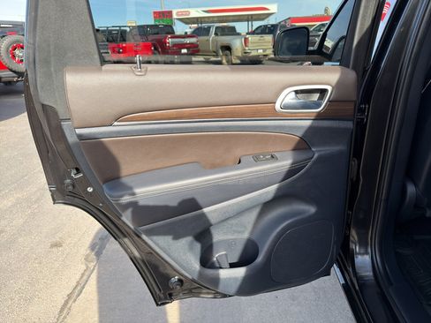 Used 2015 Jeep Grand Cherokee Overland image 16