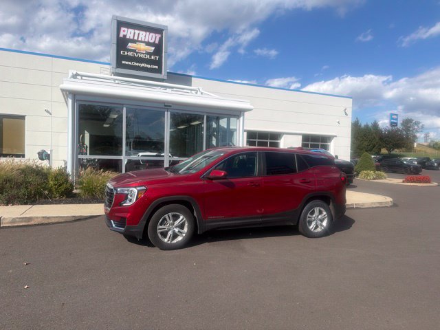 Used 2023 GMC Terrain SLE FWD image 2