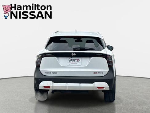 Certified 2025 Nissan Kicks SR image 3